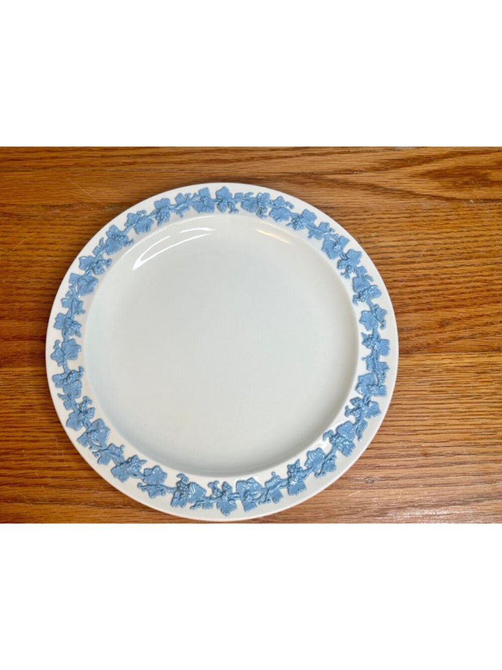Set of 3 Wedgwood Dinner Plates 10 1/8" Lavender On Cream Plain Edge Embossed Qu - Picture 6 of 16